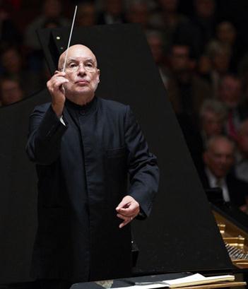 Dennis Russell Davies will lead the Basel Symphony Orchestra to perform pieces by Chinese composer Chen Yi in Beijing and Shanghai. [Photo provided to China Daily]  