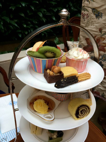 A three-tier cake stand packed with afternoon treats. ��Photo provided to chinadaily.com.cn��