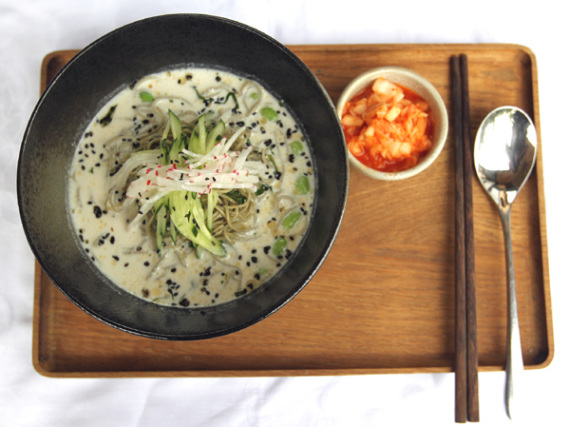 Green tea noodles. (Zhang Wei/China Daily)