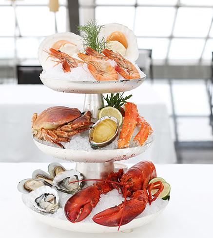 A spread of dishes at China Grill include Canadian scallops wrapped in pancetta with roasted wild mushrooms, wax gourd soup and a variety of seafood. (Photo provided to China Daily)