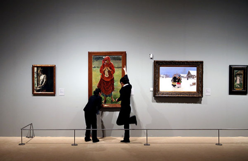 The Beijing show Echoes from the Volga River displays representative works of Peredvizhniki art from Moscow-based Tretyakov Gallery. (Photo by Jiang Dong/China Daily)
