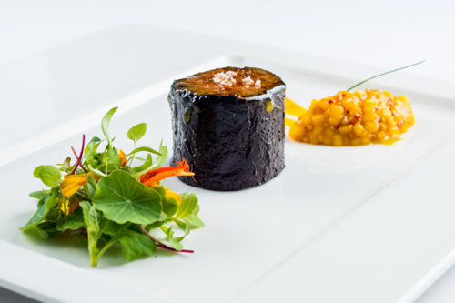Foie gras��marinated inacai, mango and passion fruit chutney.(Photo/China Daily)