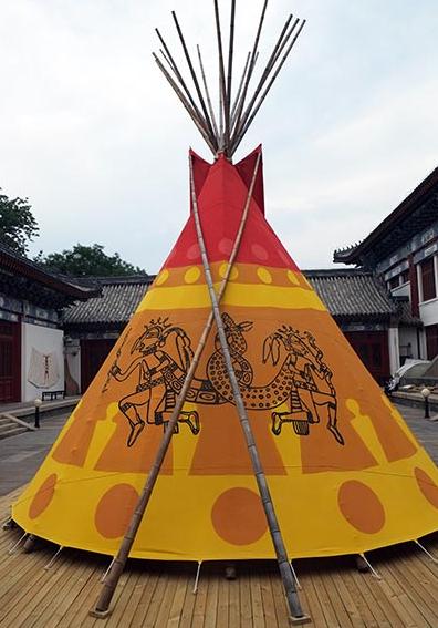 Toni Scott's installation Tepee, featuring totems of Native American tribes, is to celebrate the cultural richness of the tribes.(Photo by Xu Bocheng/For China Daily)