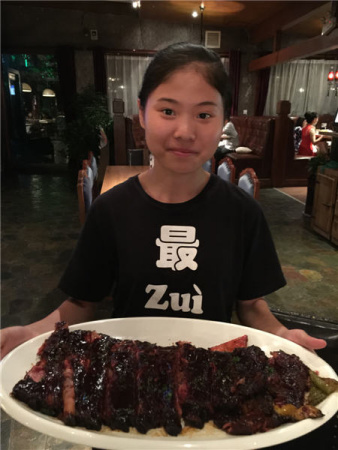 Ribs are stars at Windy City. (Mike Peters/China Daily)
