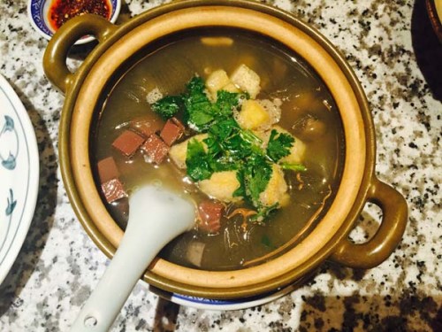 Duck-blood tofu with vermicelli soup, a signature dish of Nanjing-style cuisine. ��Liu Zhihua/China Daily��