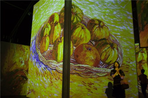  Virtual Van Gogh (Photo by Gao Erqiang/China Daily)