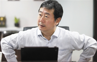 Fang Hongjin, former CCTV anchor and former chief producer at the Dragon TV, started his own advertising company after his media experience.