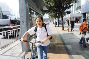 Typically dressed in a white T-shirt, jeans, and sneakers, Gao has been working for the RCSC for over a decade, full-time yet voluntarily. [Photo/szqgjx.org]