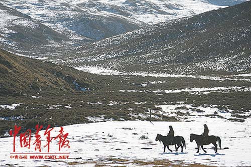 Cavalrymen patrol the plateau.