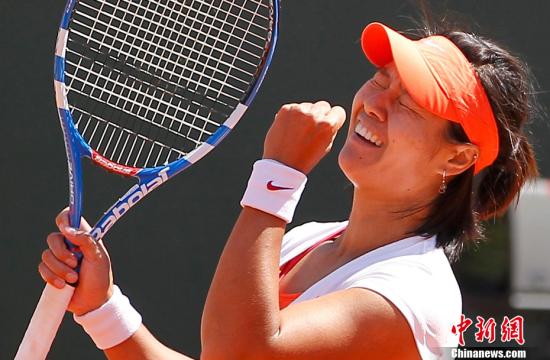 Li Na made history on the clay court of French Open.  