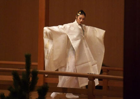 Tan Yuanyuan is performing in the Japanese Noh drama.