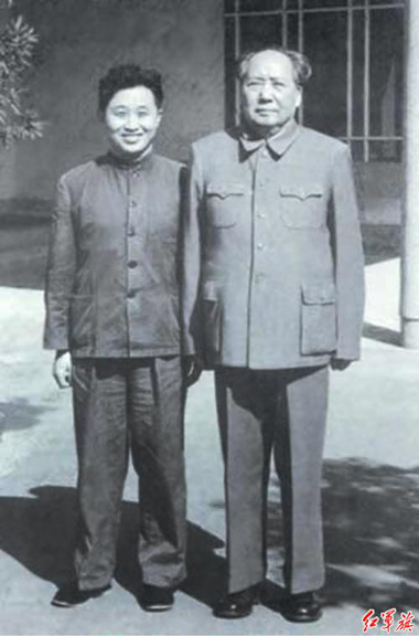 Chairman Mao and Zhou Fuming in Wuhan, Hubei Province in 1964.