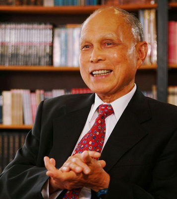 Fok died in 2006 at the age of 83, leaving a HK$28.9 billion-inheritance and his business empire to his family.