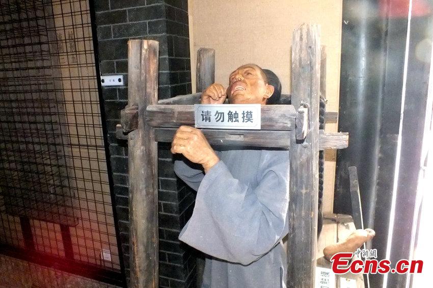 An exhibition featuring China’s ancient instruments of torture kicked off at an anti-corruption education base in Huai\'an, Jiangsu province on October 25, 2014. Over 200 instruments of torture used in prison of ancient China were displayed at the event. [Photo/ CFP]