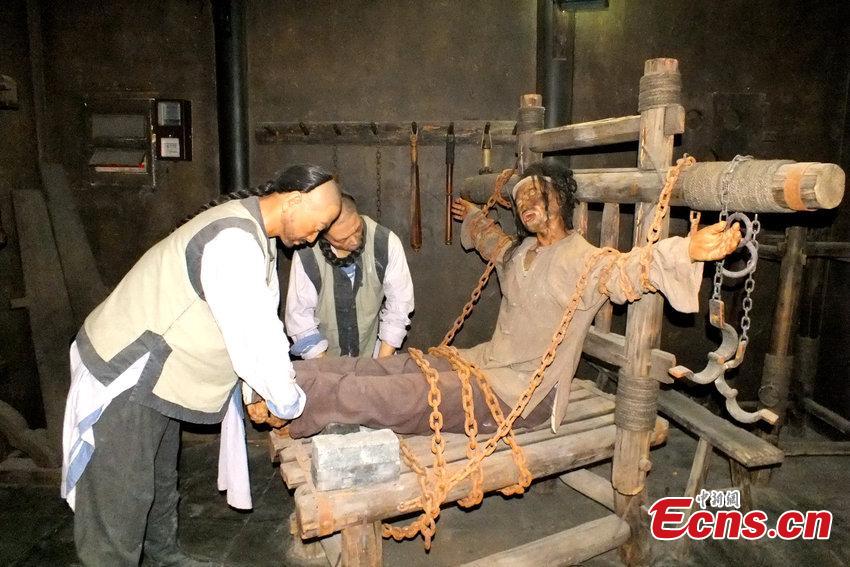 An exhibition featuring China’s ancient instruments of torture kicked off at an anti-corruption education base in Huai\'an, Jiangsu province on October 25, 2014. Over 200 instruments of torture used in prison of ancient China were displayed at the event. [Photo/ CFP]