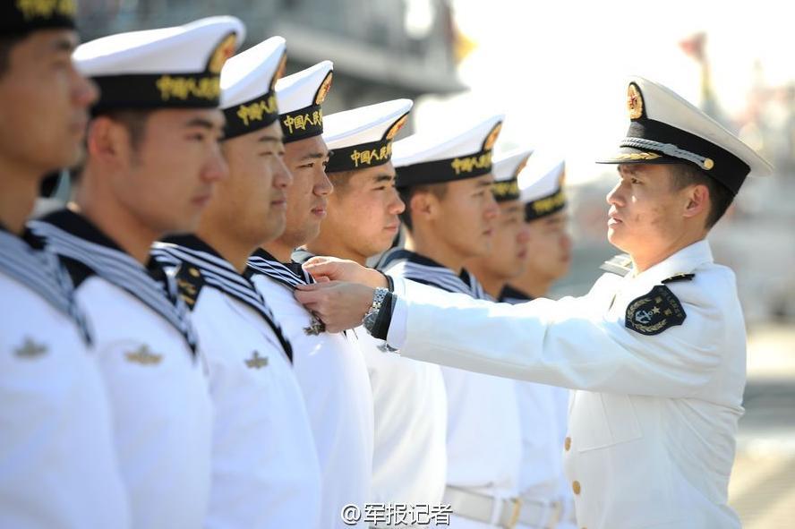 Chinese Navy soldiers put on new uniform(1/3) Headlines, features
