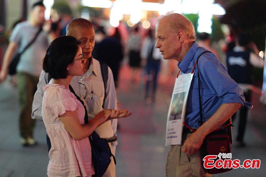 Canadian man searches for online girlfriend in Shenzhen(1/3)