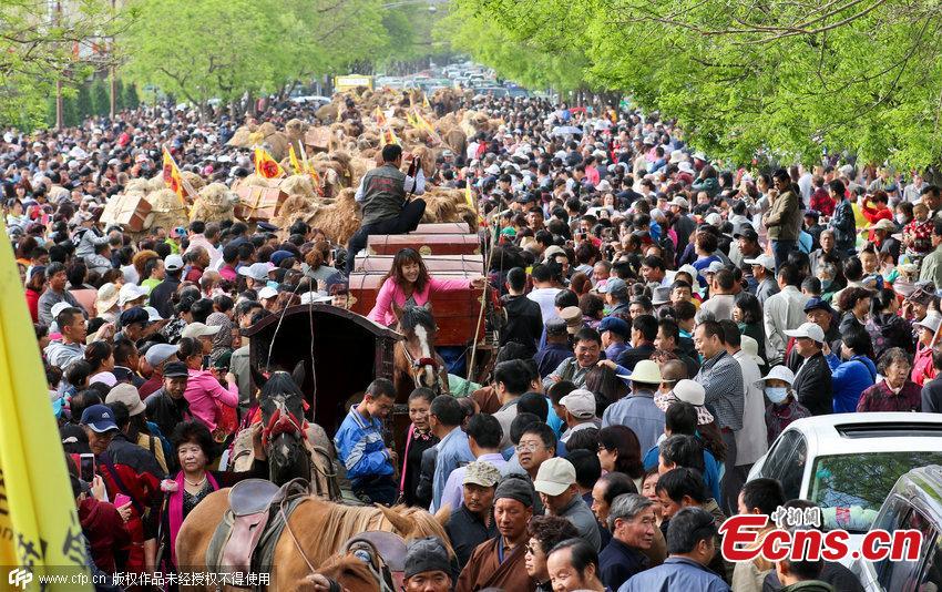 Silk Road team arrives in NW China city(1/3)