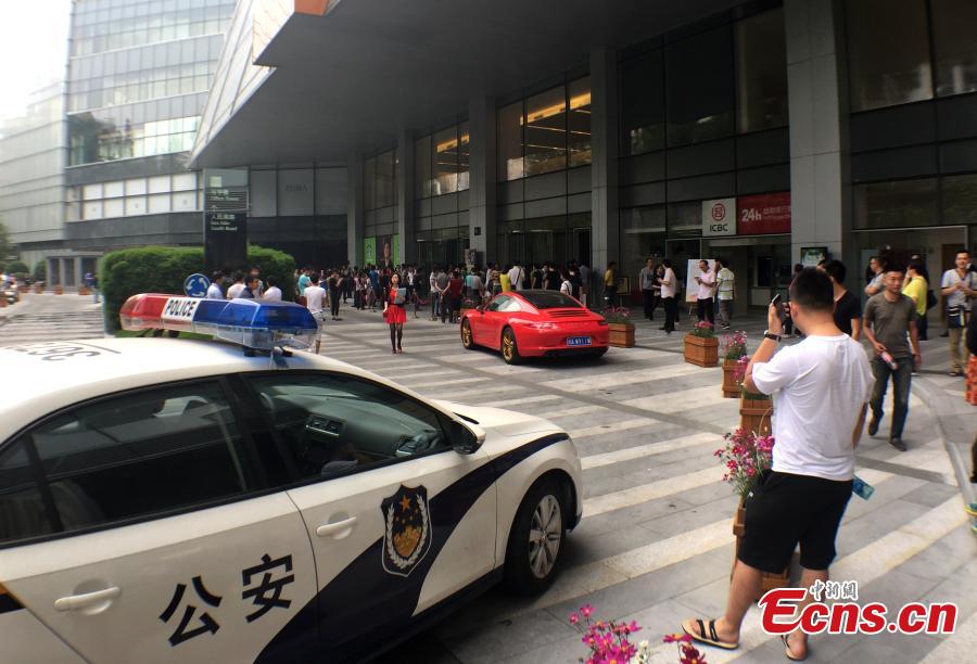Authorities visit Uber Chengdu office to 'obtain information'(1/2)