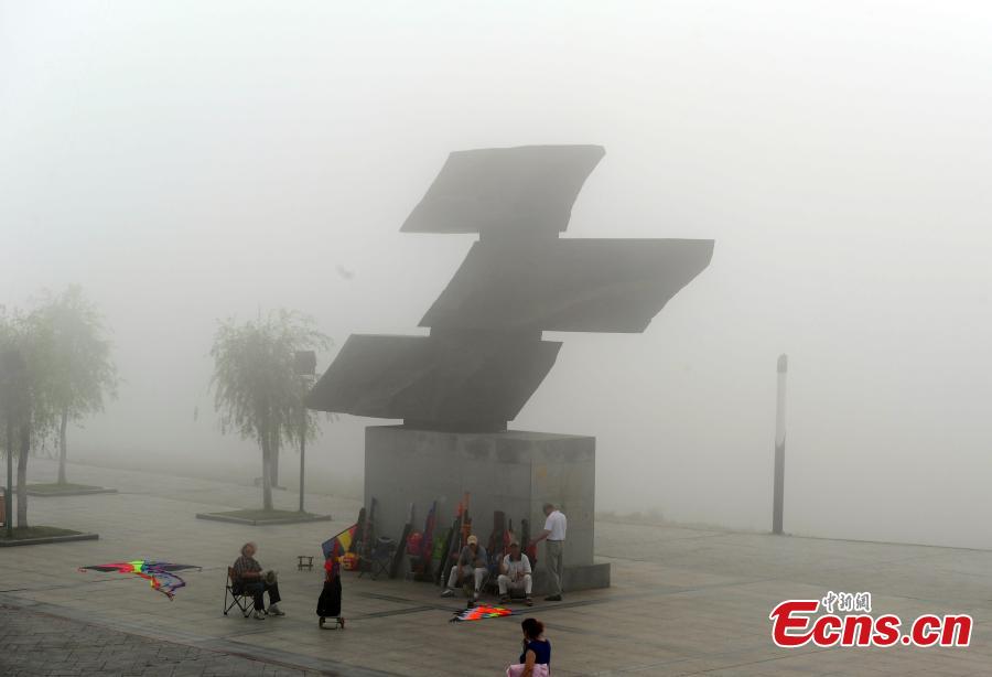 Central China city covered in heavy fog(1/4)