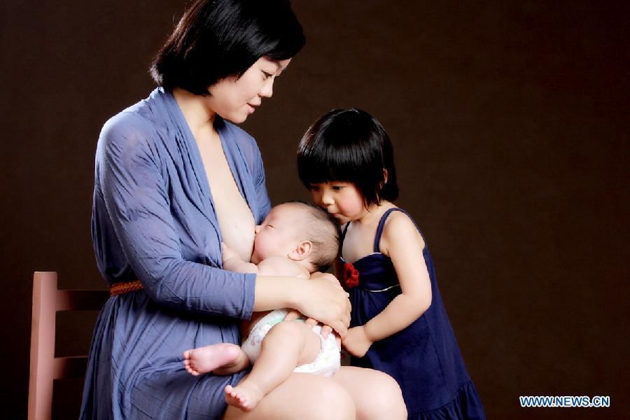 National Breastfeeding Awareness Day marked in China(2/5)