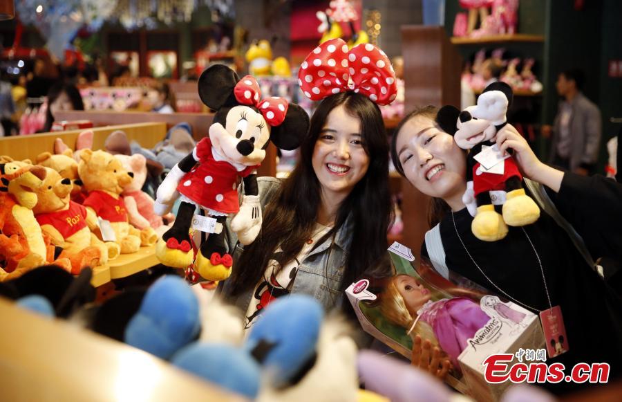 Disney flagship store opens in Shanghai(1/1)