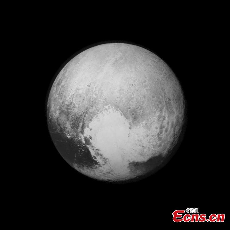 NASA's New Horizons snaps Pluto's 'heart' in stunning detail(1/4)