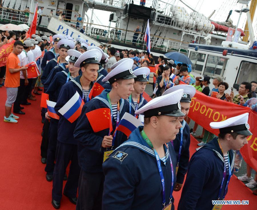 Russian sailing ship anchored in Qingdao to mark WWII victory(1/4)