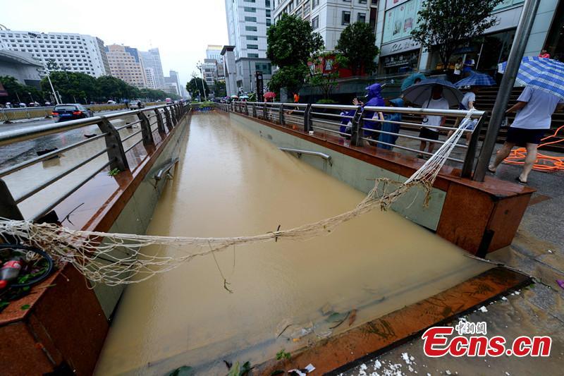Typhoon Soudelor causes waterlogging in Fuzhou(1/3)