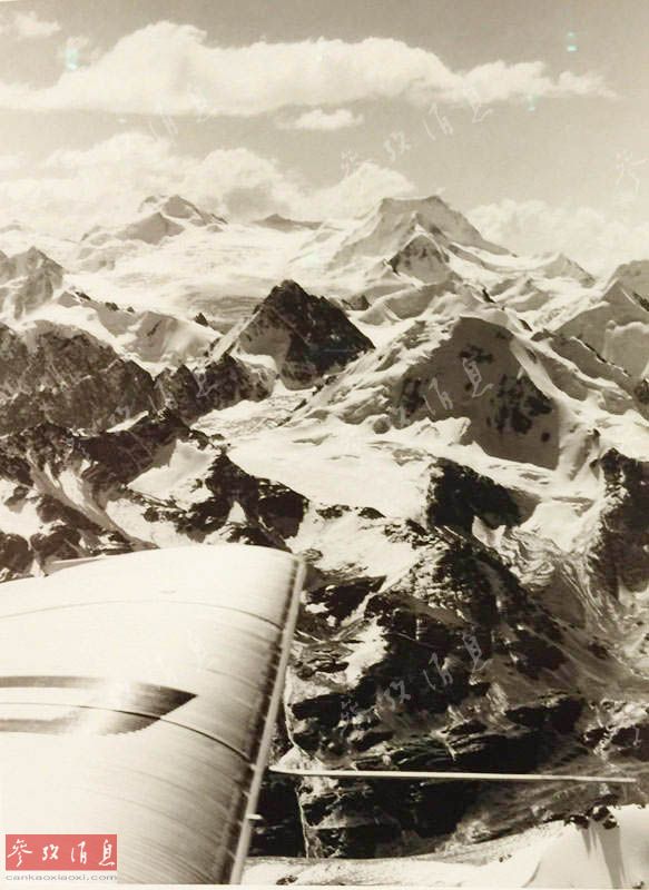Plane flies over the Kunlun Mountains. (Photo/cankaoxiaoxi)