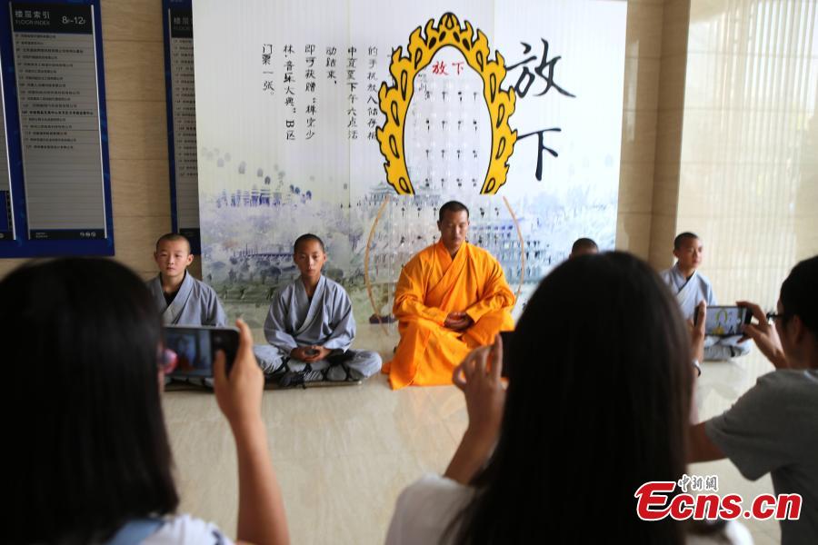 Zero interest in Shaolin Temple's no-phone event(5/5)