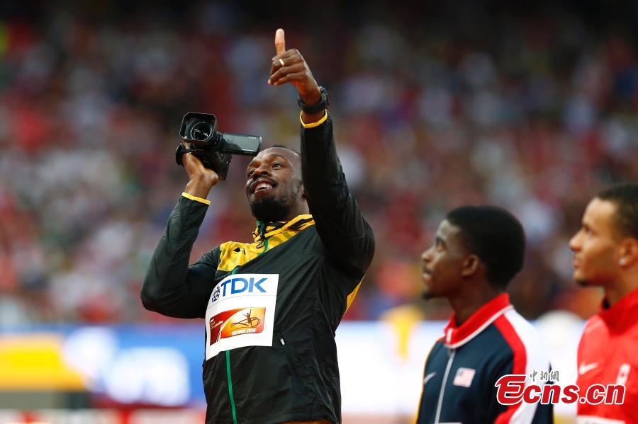 World's fastest man films medal ceremony(1/4)