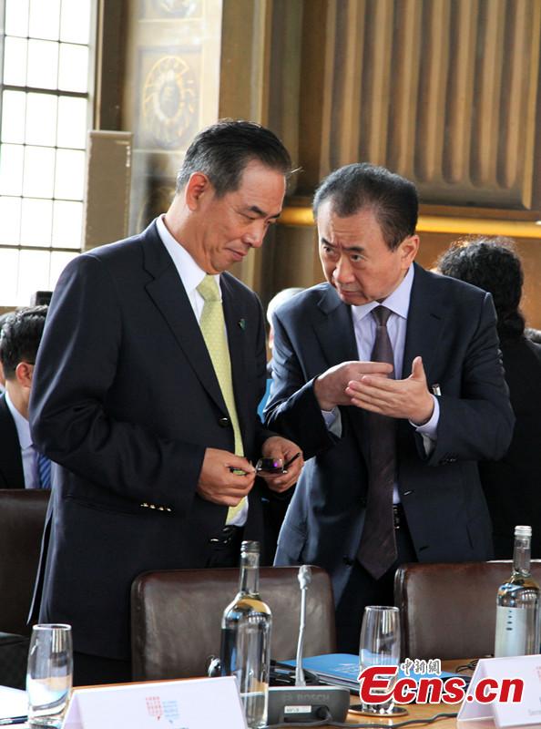 Cai Zhenhua and Wang Jianlin visit the UK(1/1)