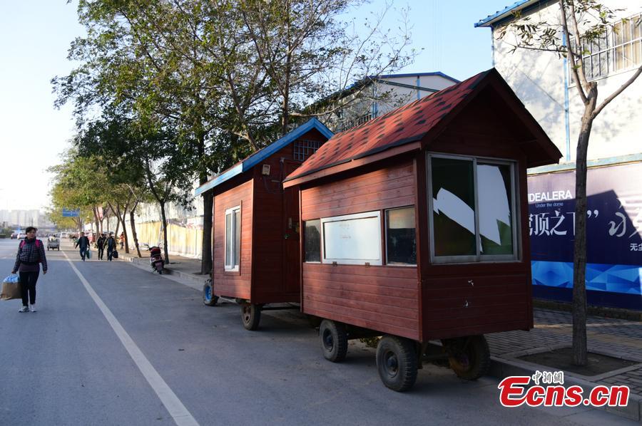 A “motorhome” converted from a tractor is seen on a street in Zhengzhou, Central China’s Henan province on October 26, 2015. The vehicle features two rooms with red walls and roofs was transformed by a local farmer.  (Photo/CFP)