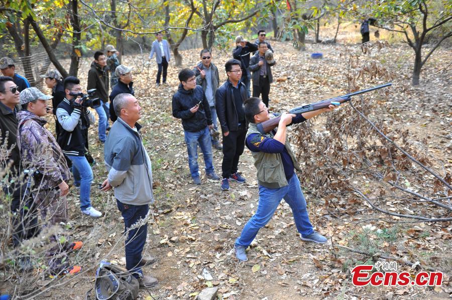 Tourists seek unique experiences at E China hunting ground (1/4)
