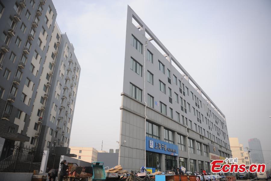 Real 'house of card' in E China city(1/3)