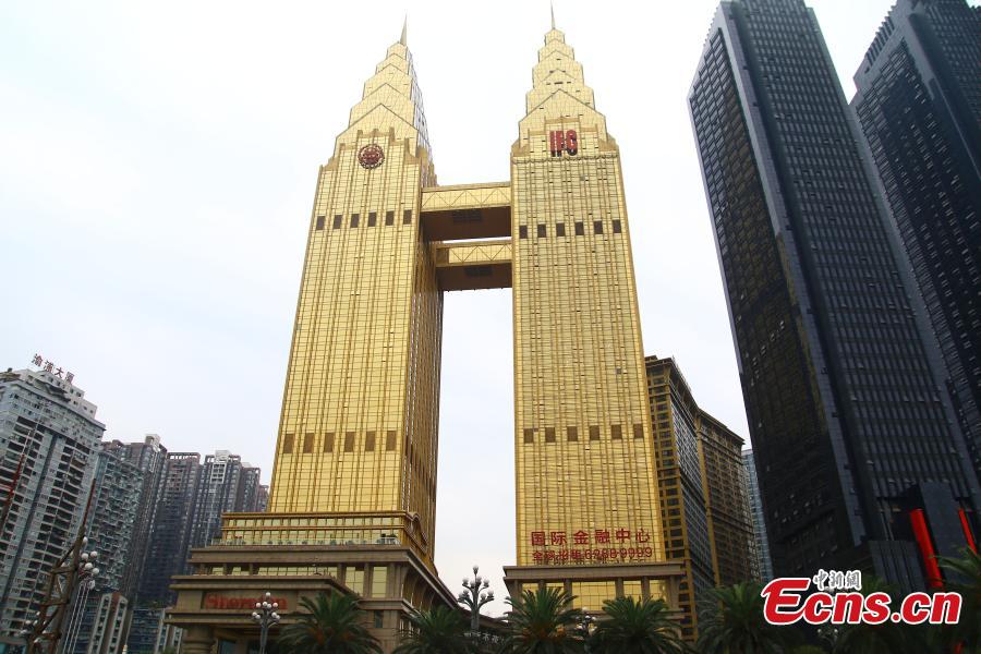 Golden twin towers seen in SW China city(3/3)