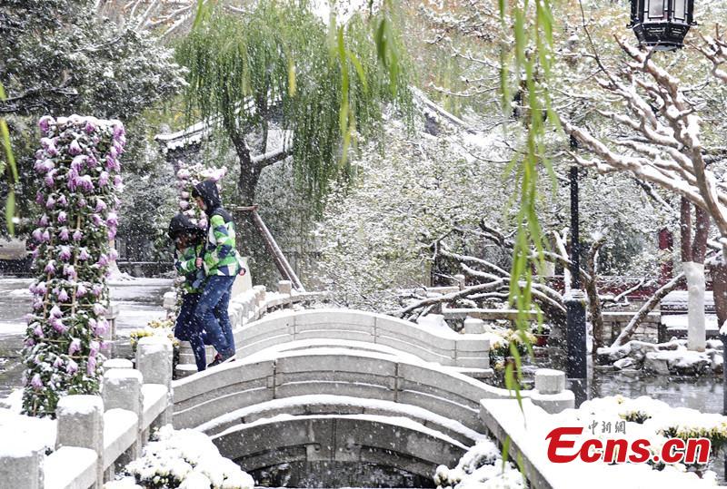 Snowfall sweeps many parts of China(1/3)