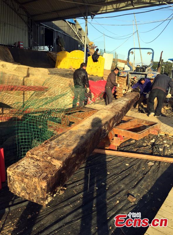 Excavation focuses on main coffin of Western Han Dynasty cemetery (1/8)