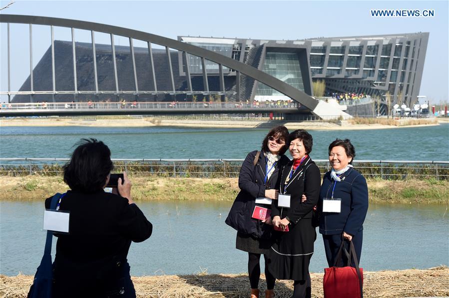 Visitors take photos at the Southern Branch of Palace Museum in Chiayi, southeast China\'s Taiwan, Dec. 28, 2015. A long-awaited new branch of Taipei\'s Palace Museum was inaugurated in Chiayi city of south Taiwan on Monday. The project, with an area of about 68 hectares, is made up of a museum building, a green park and a lake. It costs more than 10.93 billion New Taiwan dollars (341 million U.S. dollars) and the design and construction took about 11 years. (Photo: Xinhua/Jiang Kehong)