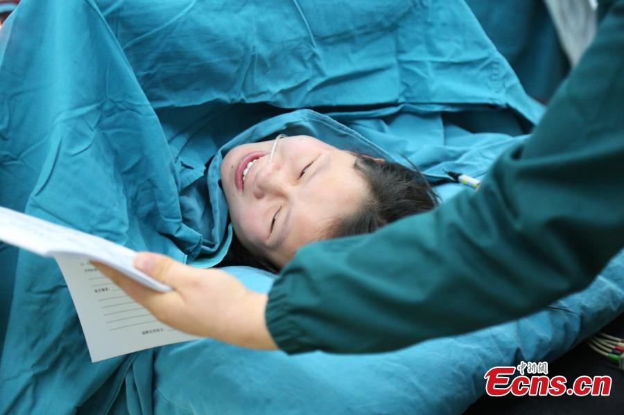 Written instructions help deafmute give birth(7/7)