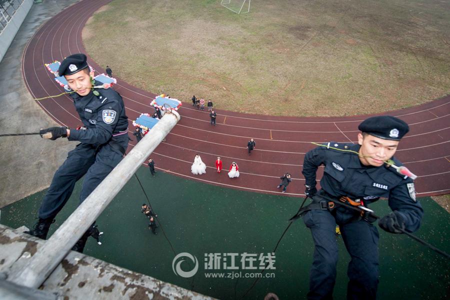 SWAT members hold romantic wedding in E China(1/11)
