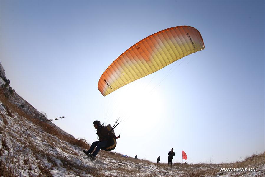 Paragliding competition held in Hubei(3/3)