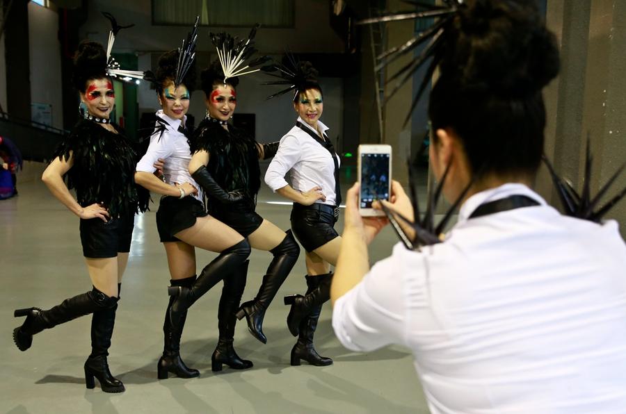 Older women raise the glamour stakes(1/6)