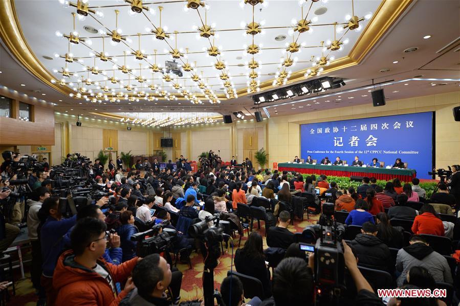 CPPCC members give press conference on development of people's livelihood(1/2)