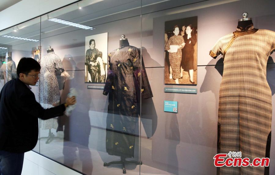 Song Sisters cheongsams show in Shanghai(1/3)