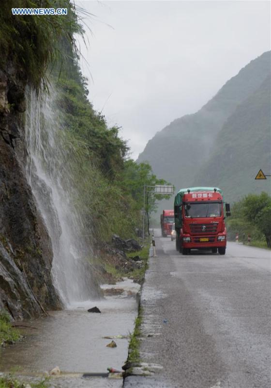 Torrential rainfall triggers flash flood in China's Guangxi(1/8)