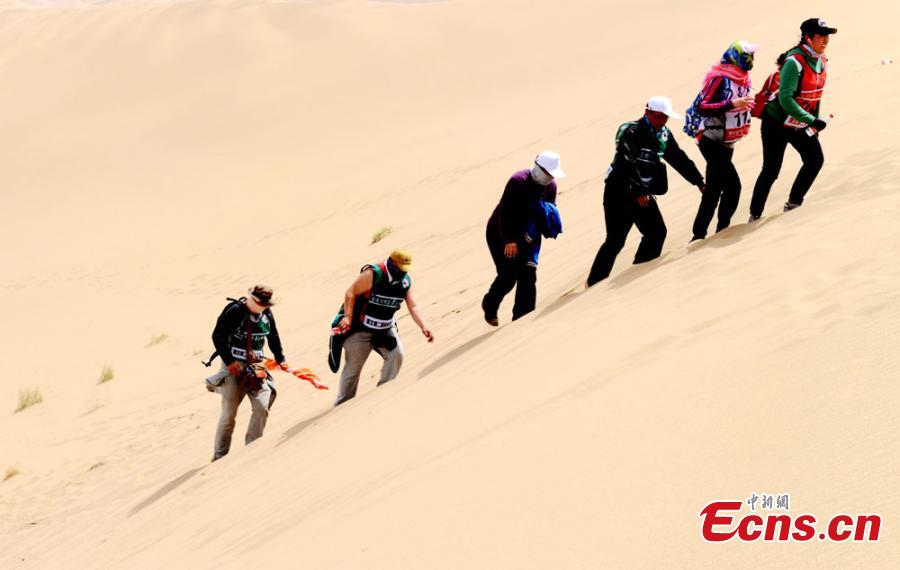 300 hikers finish 28 kilometers for cultural expo (1/7)