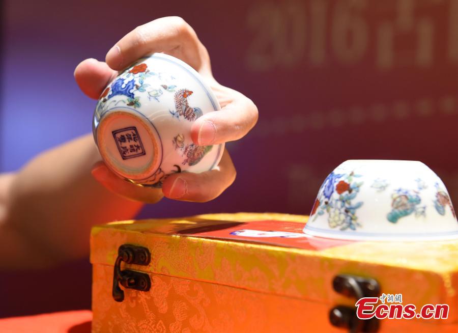 Rare 'chicken cup' on display in Chongqing(1/2)