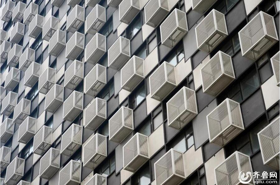 Locals perplexed by buildings' blackandwhite squares(2/3)